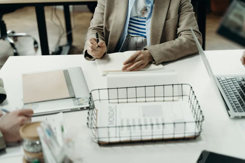 I Compared 100 Entrepreneurs' Monday vs. Friday 9:30 AMs — And the Difference Was Wild